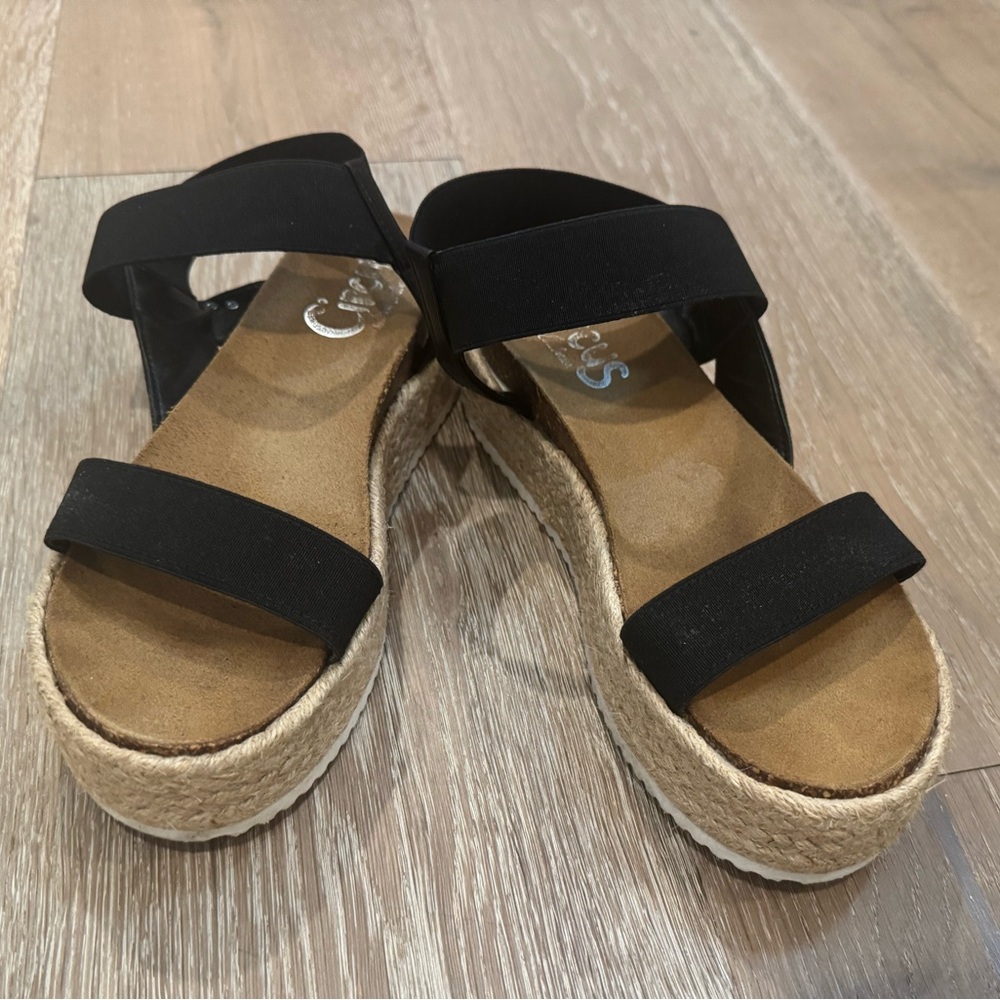 Circus by Sam Edelman Black and Tan Platform Sandals